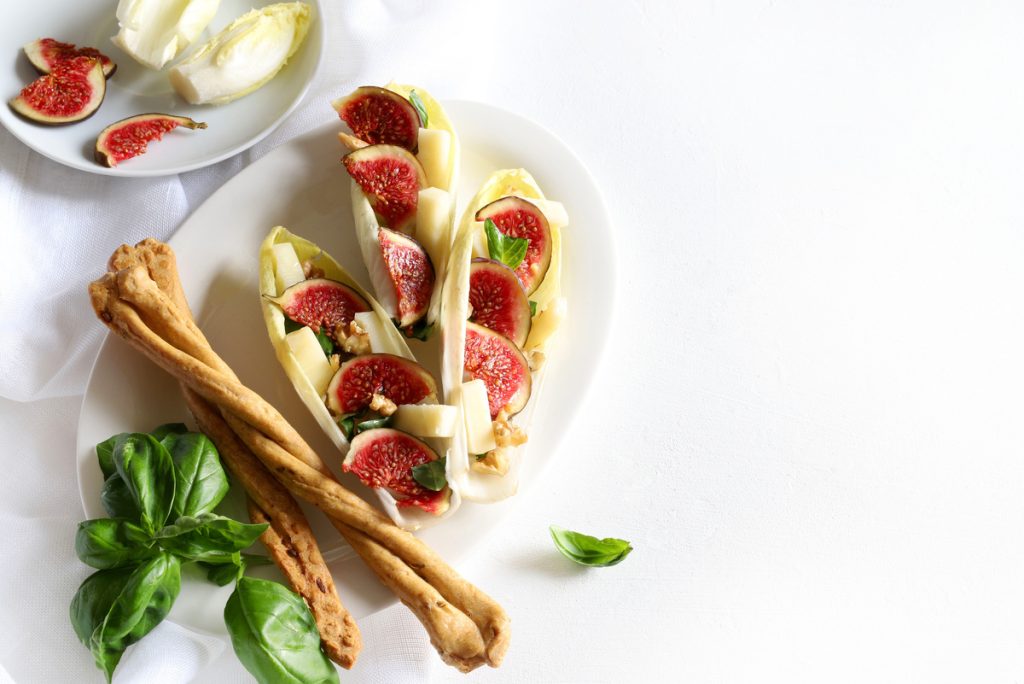 Stuzzichini di formaggio noci ed erbetta