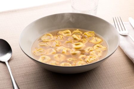 Cappelletti in brodo