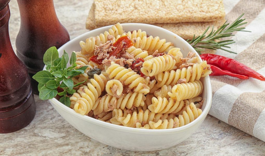 Pasta con tonno fresco