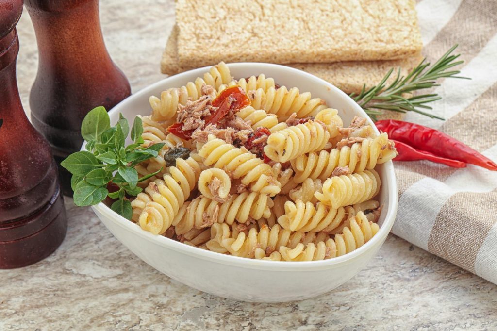 Pasta con tonno fresco