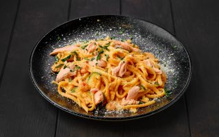 Pasta zucchine e salmone