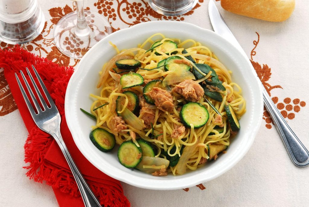 Pasta zucchine e tonno