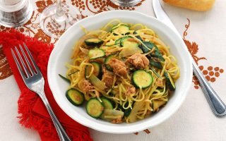 Pasta zucchine e tonno