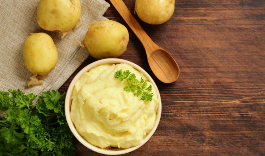 Patate schiacciate al forno