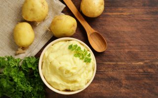 Patate schiacciate al forno