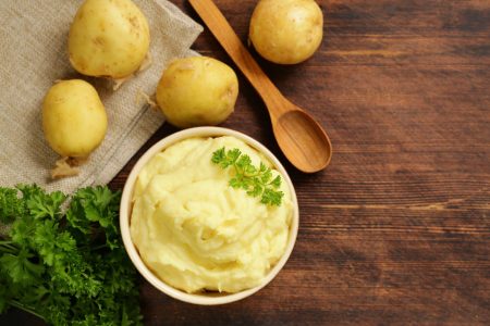 Patate schiacciate al forno