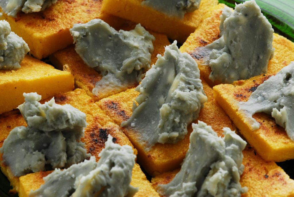 Crostini di polenta